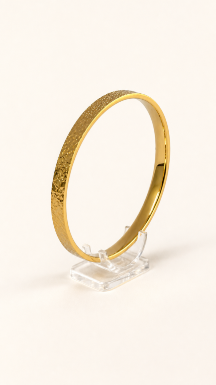Aurone Crushed Ice Bangle centered on a transparent acrylic jewelry stand