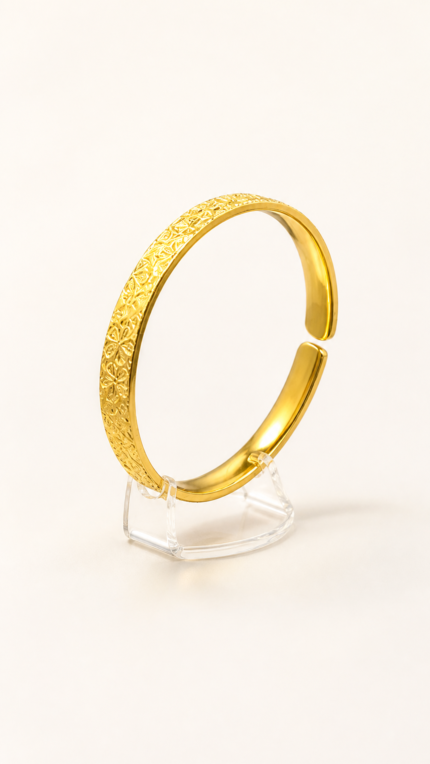 Aurone Ice-Crackle Texture Bracelet centered on a transparent acrylic jewelry stand