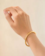 Young woman wearing the Aurone plain bangle, side angle