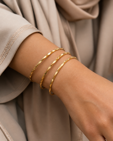 Sahra Faceted Bangle worn by an Arab woman