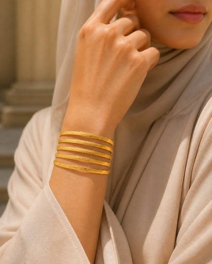 Zahra Braided Bangle worn by an Arab woman